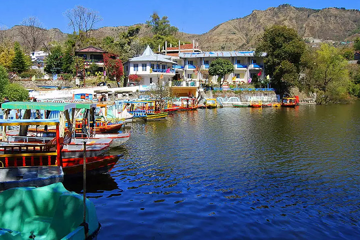 Naukuchiatal Lake